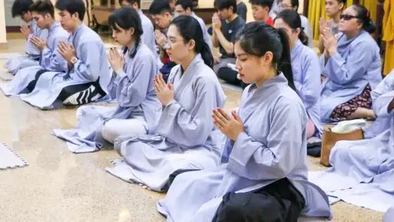 Công Đức Do Lớn Tiếng Niệm Phật, Tụng Kinh Và Lễ Phật