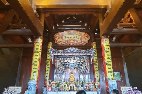 Đừng Chỉ Trích Việc Thờ Cư Sĩ Phật Tử Diệu Liên Trong Nhà Thờ Tứ Ân!