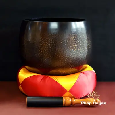 Alternative View Of Bộ Chuông Đen Vảy Cá, Mõ Rồng Gỗ Thảo Hoa Lê Kích Thước 16inch (40cm)