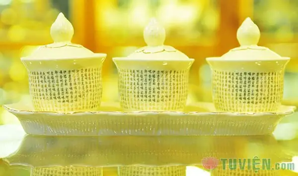 Cúng Nước Cho Phật