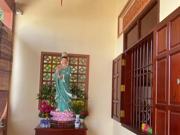 Những Dáng Phổ Biến Của Tượng Phật Bà Quan Âm