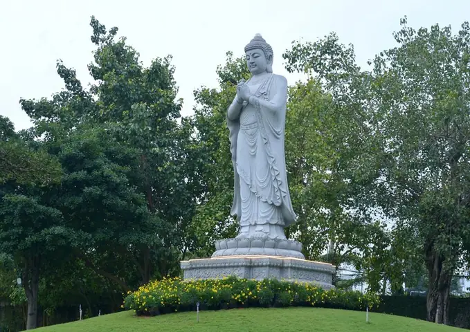 Cuộc Đời Phật A Di Đà Qua Những Bức Tranh Lịch Sử: Từ Phật Tích Đến Lòng Từ Bi