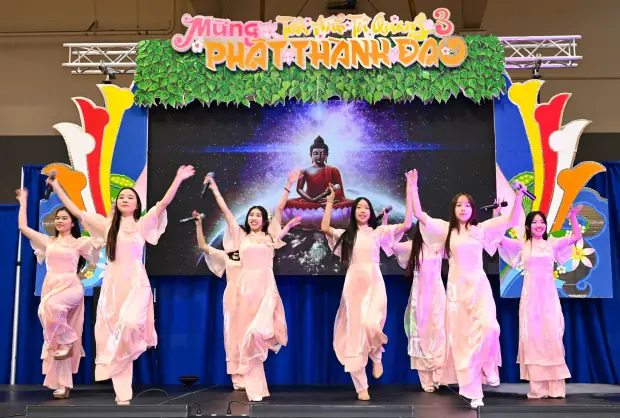 "tỏa Ánh Từ Quang 3" Mừng Phật Thành Đạo Của Nhóm Tuệ Đăng, San Jose, Hoa Kỳ. Tập 5.