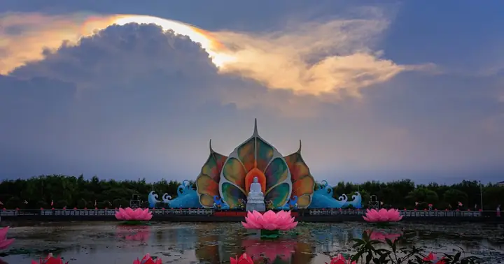 Mây Ngũ Sắc Xuất Hiện Ngay Nơi Tôn Trí Xá Lợi Phật Trước Ngày Khai ...