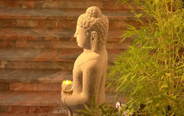 Công Đức Thắp Đèn Cúng Phật