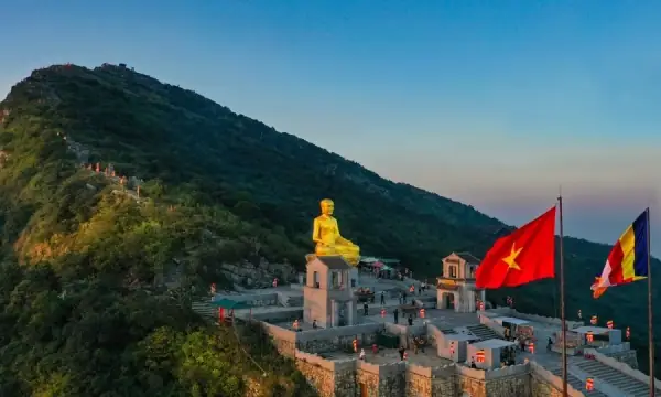 Yên Tử - Chốn Linh Thiêng Ngàn Năm - Báo Quảng Ninh Điện Tử