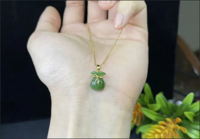 Mặt Dây Chuyền Đá Phong Thủy Là Gì?