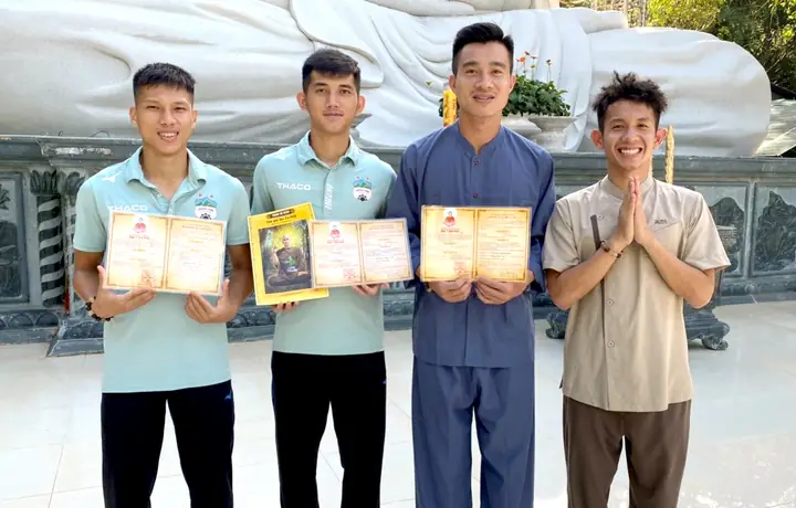 Bốn Cầu Thủ Hagl Chính Thức Trở Thành Đệ Tử Phật | Thiền Tôn Phật ...
