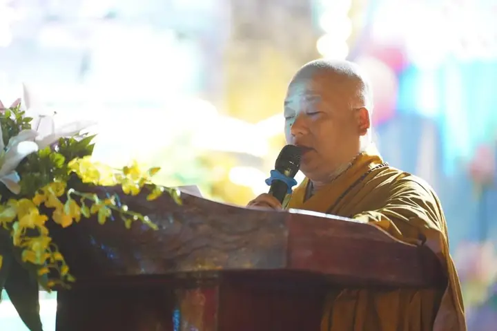 Hưng Yên: Lung Linh Đêm Hoa Đăng Vía Phật A Di Đà Tại Chùa Pháp Vân