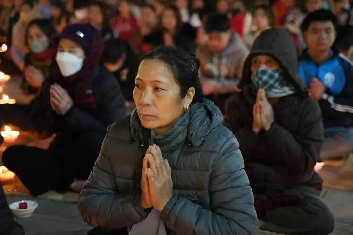 Hưng Yên: Lung Linh Đêm Hoa Đăng Vía Phật A Di Đà Tại Chùa Pháp Vân