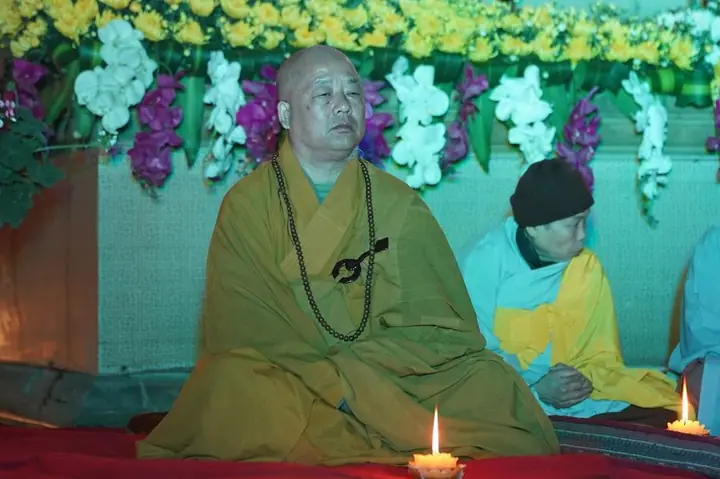 Hưng Yên: Lung Linh Đêm Hoa Đăng Vía Phật A Di Đà Tại Chùa Pháp Vân