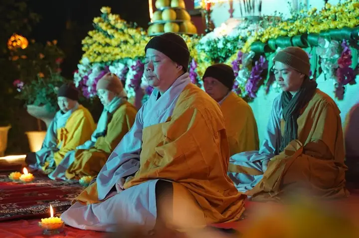 Hưng Yên: Lung Linh Đêm Hoa Đăng Vía Phật A Di Đà Tại Chùa Pháp Vân