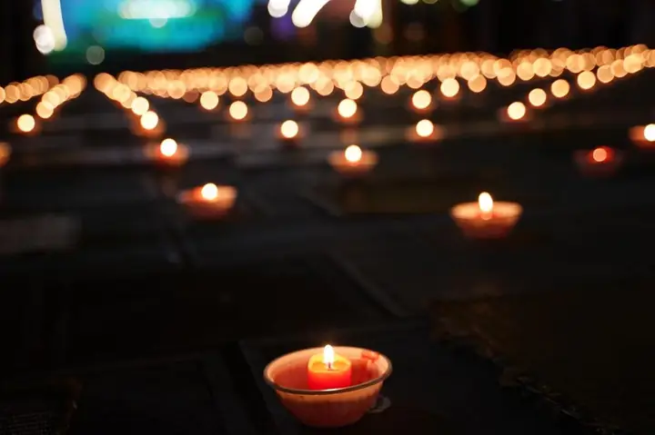 Hưng Yên: Lung Linh Đêm Hoa Đăng Vía Phật A Di Đà Tại Chùa Pháp Vân