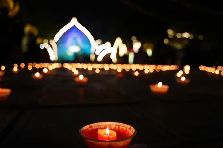 Hưng Yên: Lung Linh Đêm Hoa Đăng Vía Phật A Di Đà Tại Chùa Pháp Vân