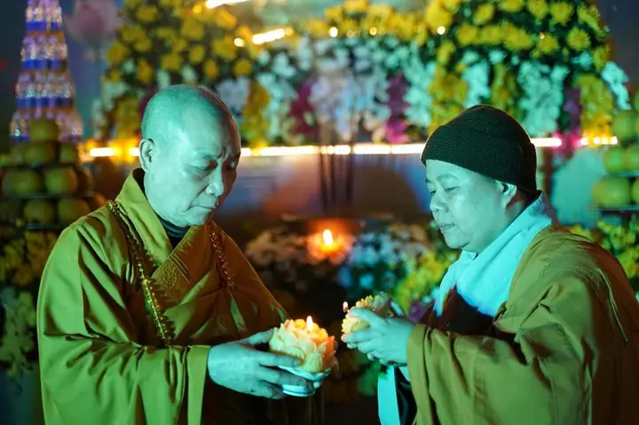 Hưng Yên: Lung Linh Đêm Hoa Đăng Vía Phật A Di Đà Tại Chùa Pháp Vân