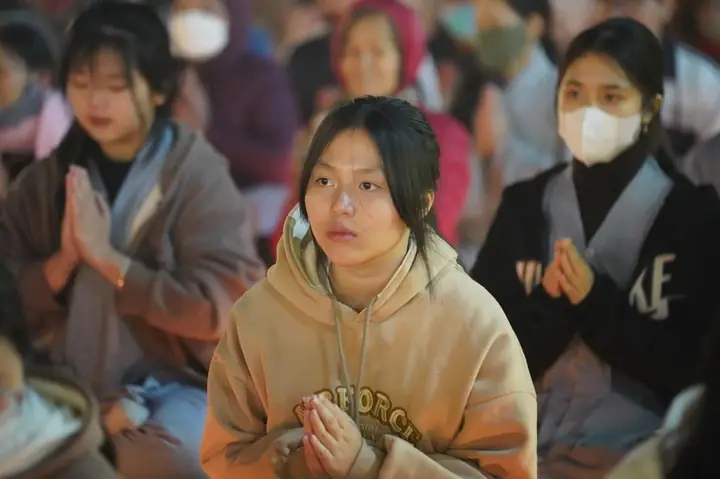 Hưng Yên: Lung Linh Đêm Hoa Đăng Vía Phật A Di Đà Tại Chùa Pháp Vân