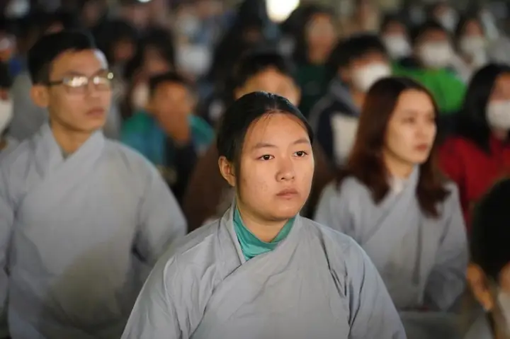 Hưng Yên: Lung Linh Đêm Hoa Đăng Vía Phật A Di Đà Tại Chùa Pháp Vân