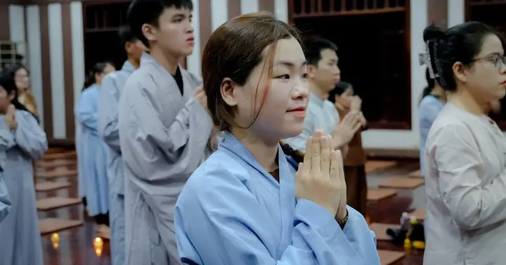 Ngày Tết, Người Người Đi Chùa: Chắp Tay Lạy Phật Thế Nào?