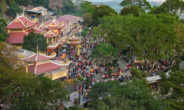 Ngôi Chùa Việt Cung Nghinh Xá Lợi Đức Phật - Báo Vnexpress Du Lịch