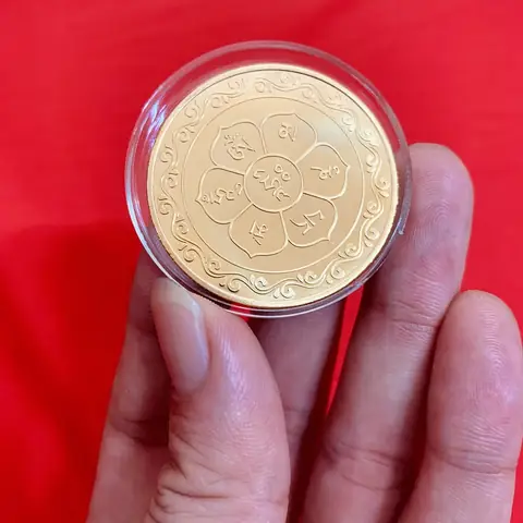 Mặt Trước Của Tiền Xu Phật Tổ Như Lai