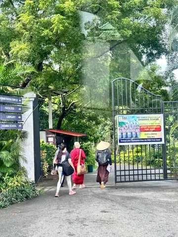 Nhật Ký Dễ Thương Của Một Tăng Sinh Du Học Sri Lanka