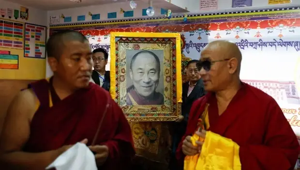 Cuộc Chiến Xác Định Người Kế Vị Đức Đạt Lai Lạt Ma