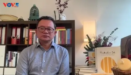 "đức Phật Trong Tù": Cuốn Sách Đánh Thức Giá Trị Của Bình An, Chia Sẻ