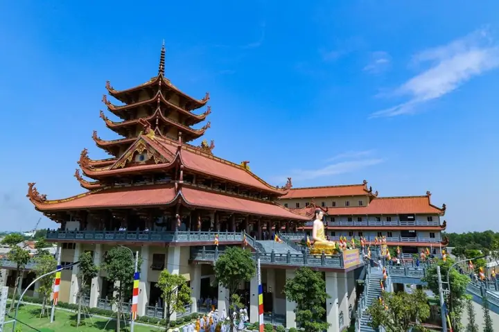 Các Điểm Tham Quan Gần Chùa Phật Cô Đơn Bình Chánh