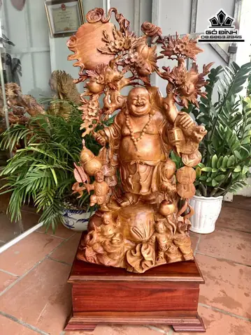 Tượng Phật Di Lặc Vác Cành Đào:hình Ảnh Cây Đào Được Truyền Lại Từ Xưa, Cành Đào Có Ý Nghĩa Xua Đuổi Tà Khí Và Yêu Ma Quỷ Quái Trong Phong Thủy. Do Đó, Tượng Di Lặc Gỗ Vác Cành Đào Đều Mang Ý Nghĩa Hạnh Phúc, May Mắn Và Bình An.