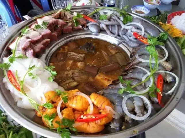 Menu Con Gà Trống: Bảng Giá Món Ăn, Hương Vị Khmer & Trải Nghiệm Ăn Uống Hoàn Hảo.