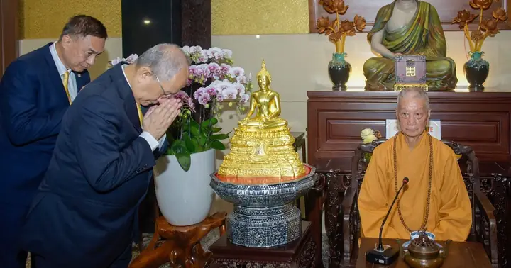 Hội Liên Hữu Phật Giáo Thế Giới Đảnh Lễ Cung Thỉnh Đức Pháp Chủ ...