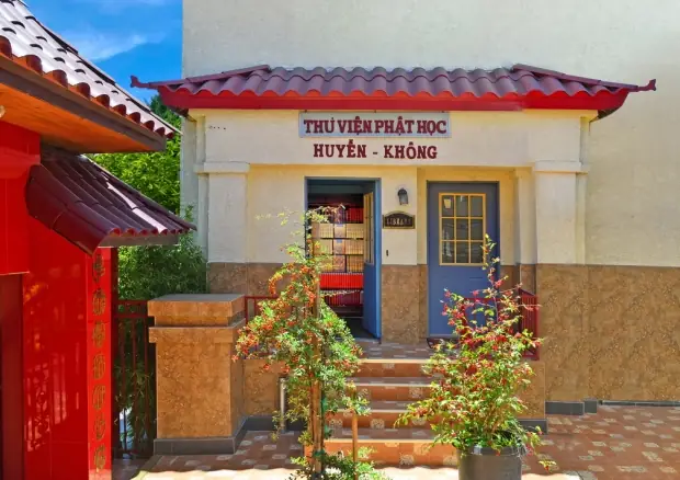 Chùa Việt Nam, Los Angeles - Thư Viện Phật Học Huyền Không.