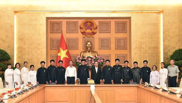 (chinhphu.vn) - Sáng 24/8, Tại Trụ Sở Chính Phủ, Trưởng Ban Kinh Tế Trung Ương, Phó Thủ Tướng Chính Phủ Trần Lưu Quang Đã Tiếp Đoàn Chức Sắc, Chức Việc Giáo Hội Tịnh Độ Cư Sĩ Phật Hội Việt Nam Nhân Dịp Đoàn Ra Thăm Thủ Đô Hà Nội.