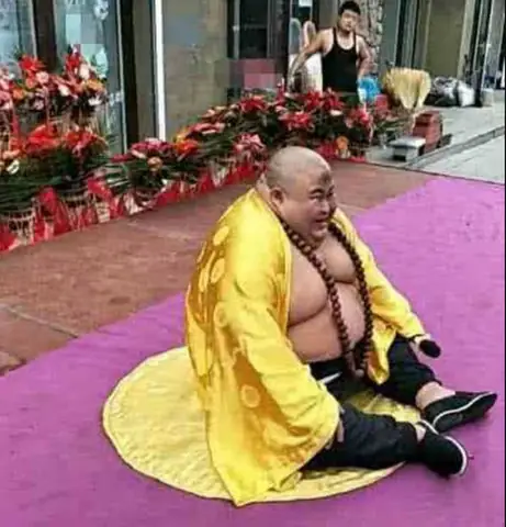 Mới Đây, Hình Ảnh Về Một Người Đàn Ông Có Vẻ Ngoài Được Cho Là Giống Phật Di Lặc Lan Truyền Rộng Rãi Trên Các Trang Mạng Xã Hội.