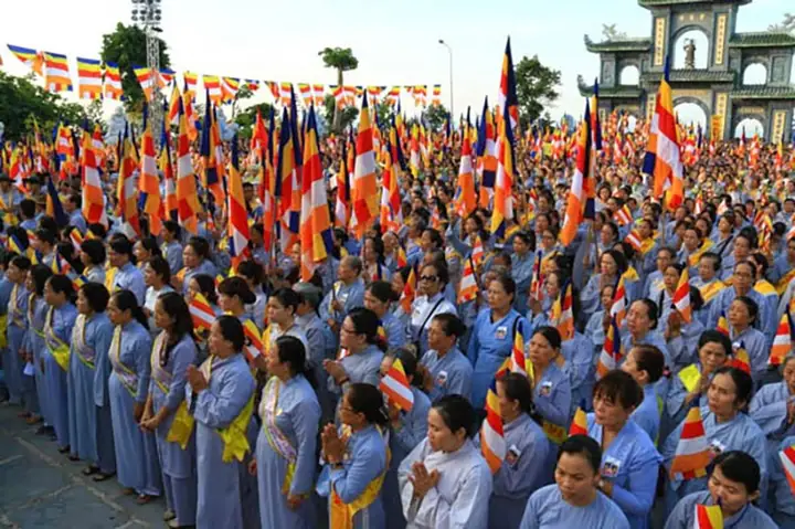 Tham Dự Lễ Hội Phật Giáo