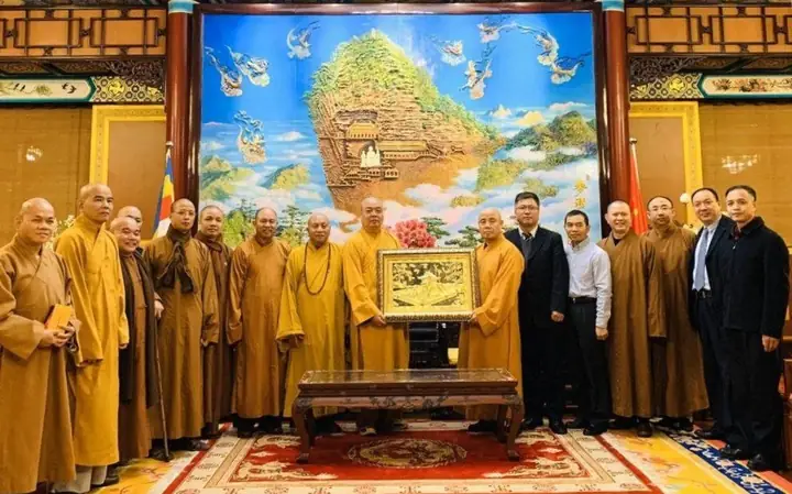 Hội Trưởng Hiệp Hội Phật Giáo Trung Quốc Chúc Mừng Giáo Hội Phật ...