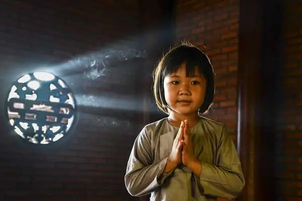 Hình Ảnh Chắp Tay Niệm Phật Dành Cho Máy Tính