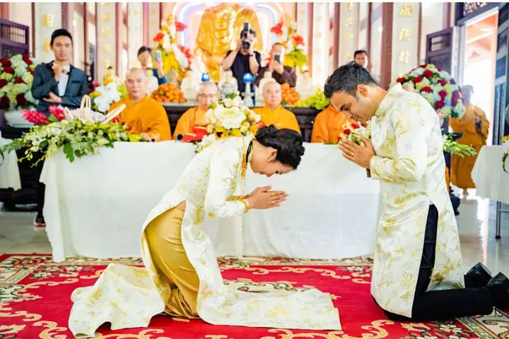 Hình Ảnh Chắp Tay Niệm Phật Khi Cúng Lễ