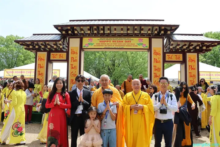 Usa-vesak-2025 (2)