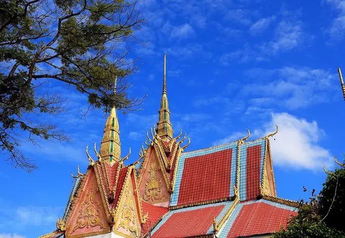 Chùa Chung Rút, Ấp Hòa Đông A, Xã Hòa Hiệp, Huyện Tân Biên Là Một Ngôi Chùa Đẹp Và Có Bề Dày Văn Hóa Truyền Thống Nhất Trong Số Các Ngôi Chùa Khmer Trong Tỉnh Tây Ninh.