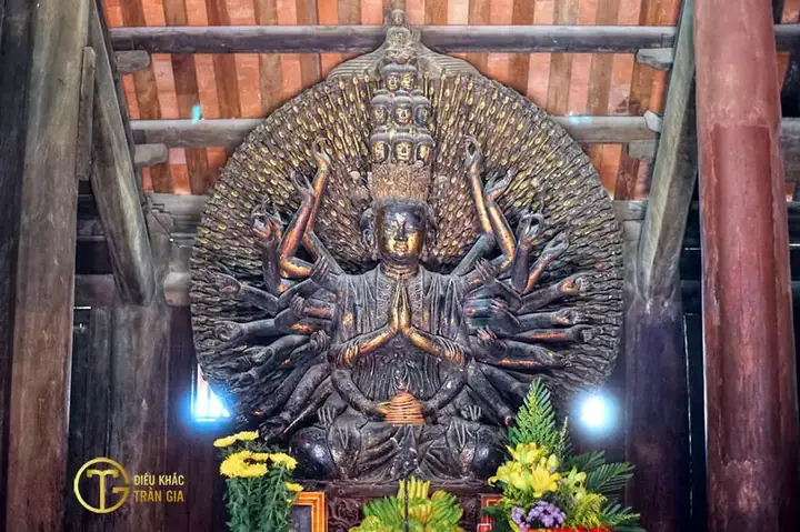 2/ Tượng Quan Âm Nghìn Mắt Nghìn Tay Chùa Bút Tháp: