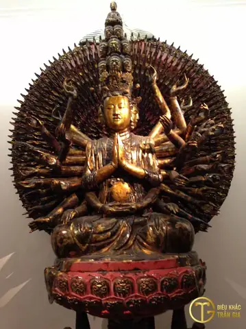 2/ Tượng Quan Âm Nghìn Mắt Nghìn Tay Chùa Bút Tháp: