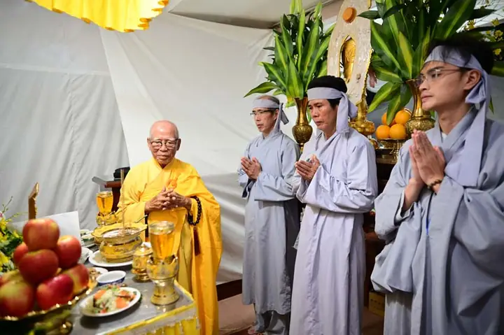 Lễ Thuyết Linh Khai Ngộtruyền Tam Tụ Tịnh Giới