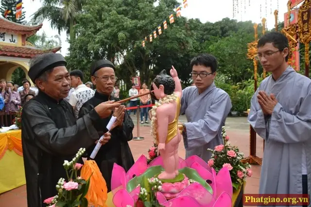 Những Hình Ảnh Đẹp Về Nghi Lễ Tắm Phật 7