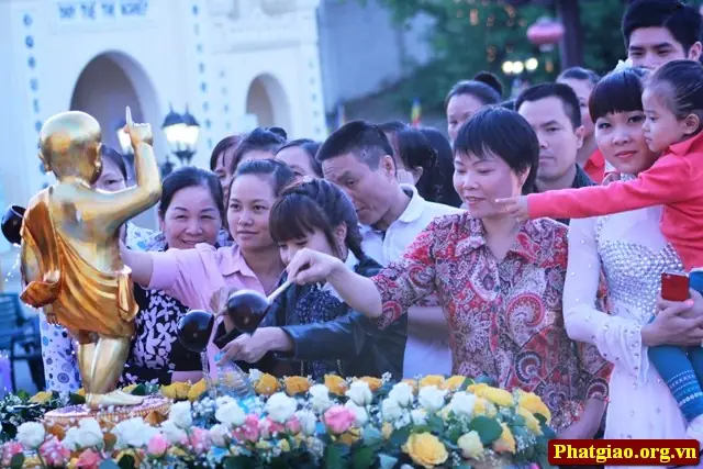 Những Hình Ảnh Đẹp Về Nghi Lễ Tắm Phật 21