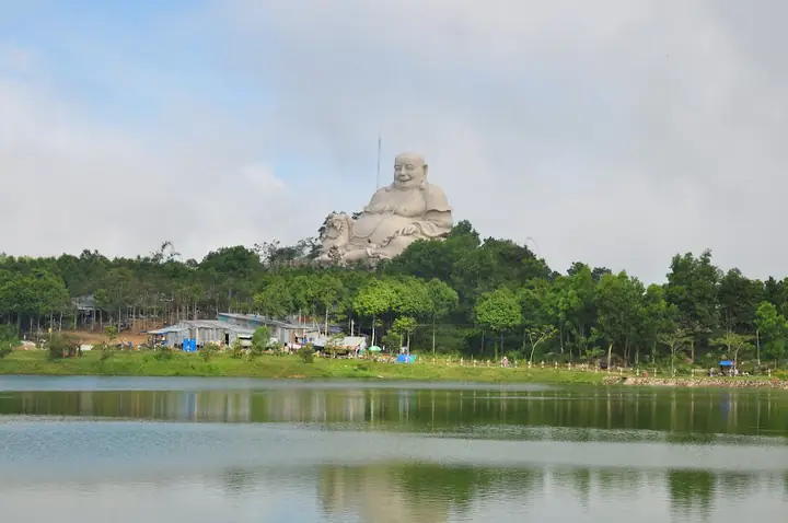 Núi Cấm: Hình Ảnh Tượng Phật Di Lặc Cao Nhất Việt Nam