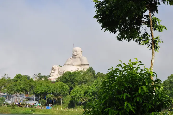 Núi Cấm: Hình Ảnh Tượng Phật Di Lặc Cao Nhất Việt Nam