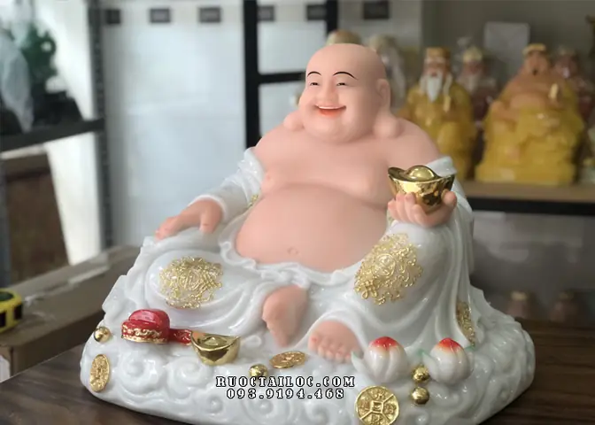 Hình Ảnh Đức Phật Di Lặc Trong Tư Thế Ngồi Nằm Thoải Mái