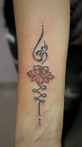 Hình Xăm Hoa Sen Kết Hợp Chú Om Mani Padme Hum