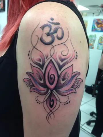 Hình Xăm Hoa Sen Kết Hợp Chú Om Mani Padme Hum